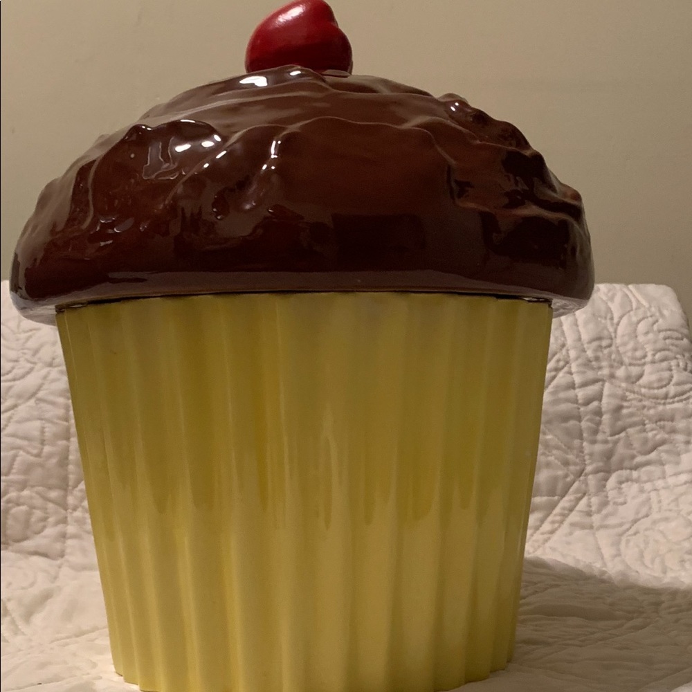 Vintage E S Molds huge cupcake cookie jar